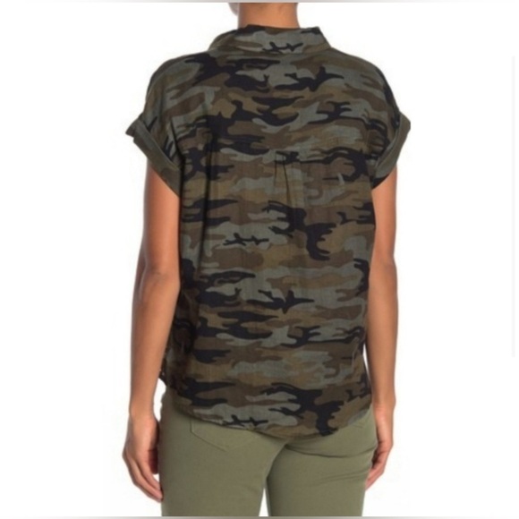 SANCTUARY Camo Print Tie-Front Short Sleeve Blouse Size Medium - Picture 2 of 9